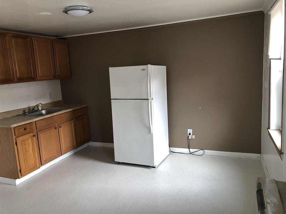 2nd image of 8 Depot Sq APT 2
