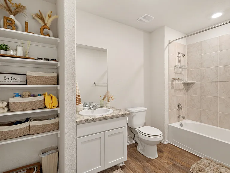 20523 Lorena Xing — Photo 15