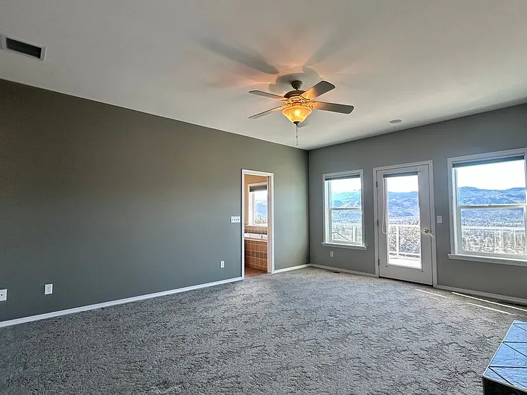 946 Briarwood Dr — Photo 11