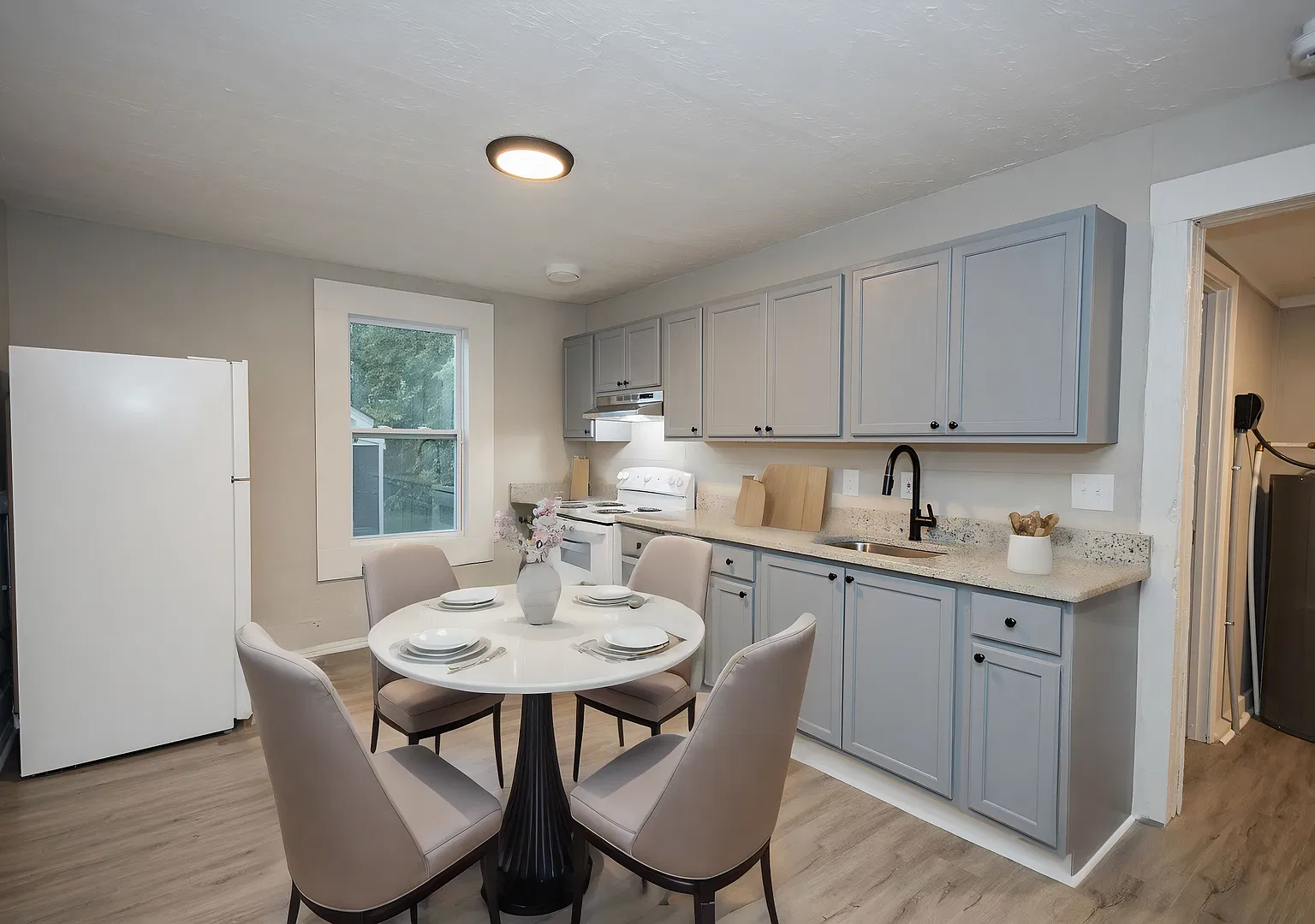 515 West Cherry - 2BR & 1 BATH — Photo 2