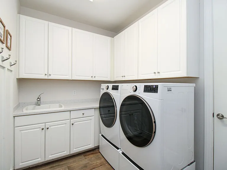 9423 Terresina Dr — Photo 19