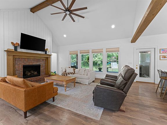2nd image of 278 Hickory Ln
