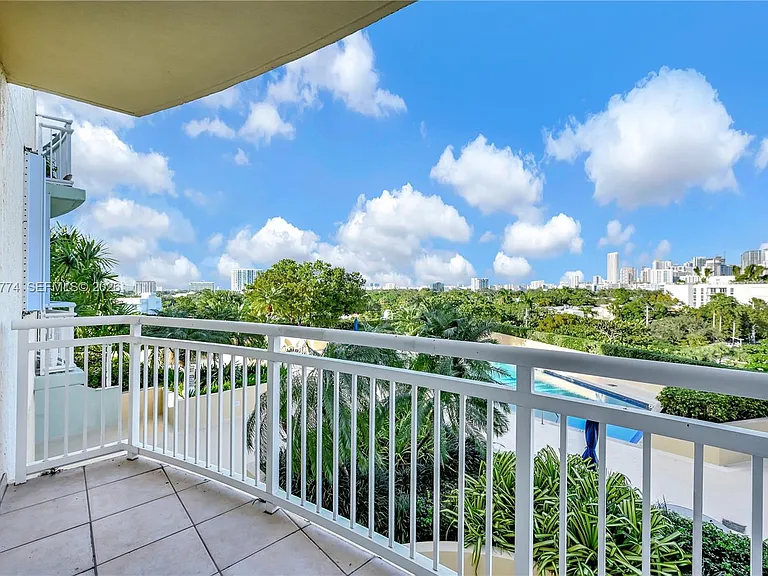1865 Brickell Ave — Photo 3