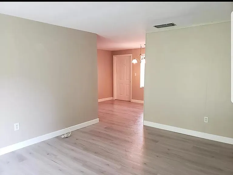 18717 Hamilton St — Photo 5