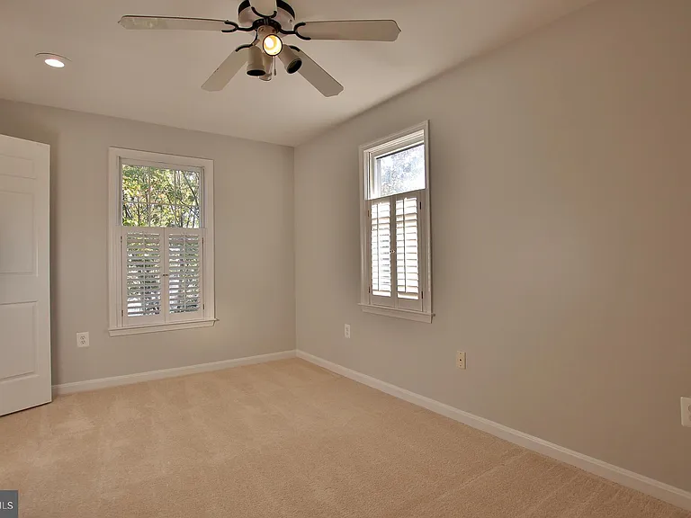 7321 Mallory Ln — Photo 24