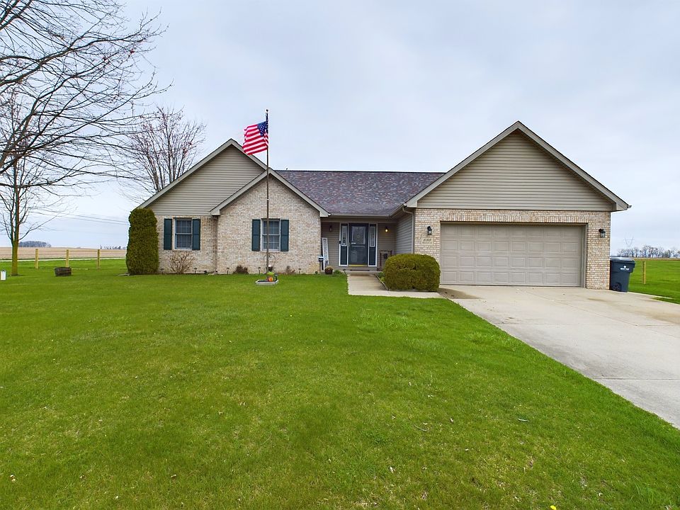 1st image of 880 Bridle Ln
