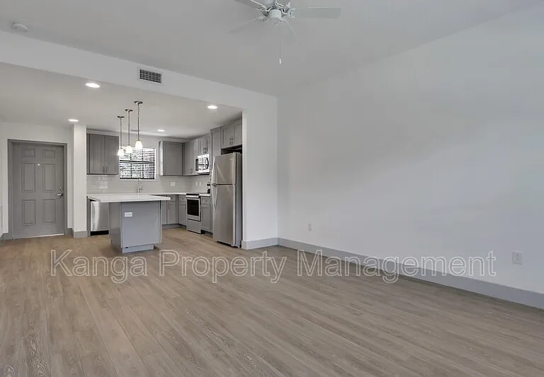 540 NE 14th Ct #103 — Photo 3