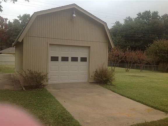 5th image of 3724 Wharton Dr