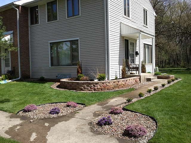 1st image of 271 Dogwood St