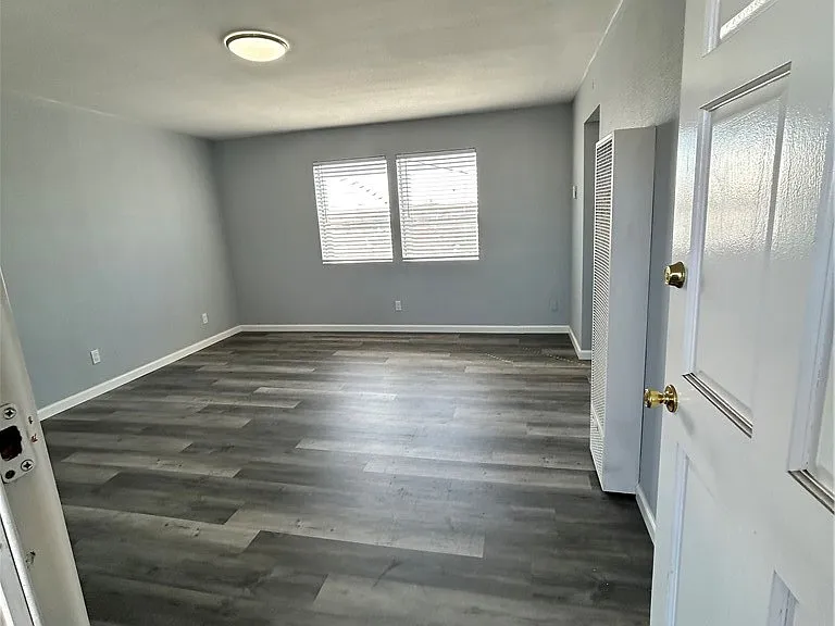 6517 1/2 Avalon Blvd #4 — Photo 2