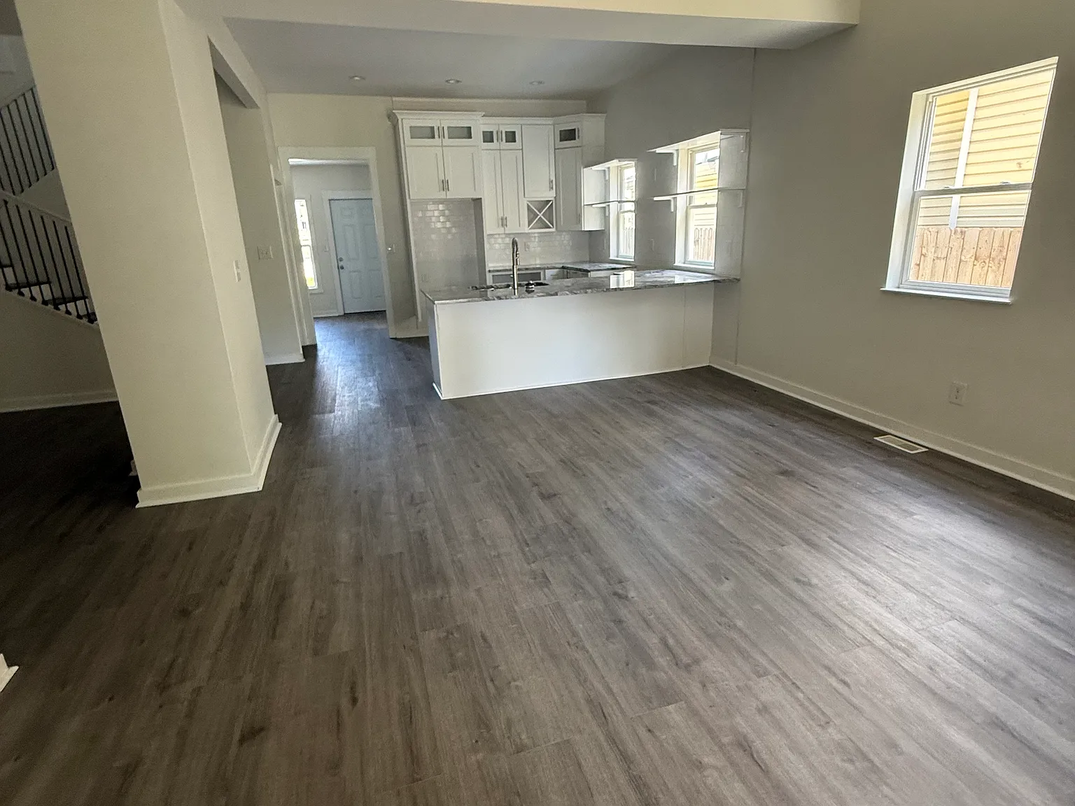 4 bed, 2.5 bath, 2400 sqft, $2,800 — Photo 4