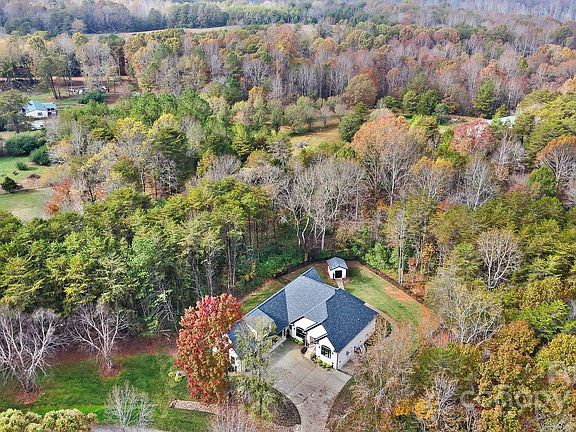 3rd image of 3303 Mountain Creek Dr