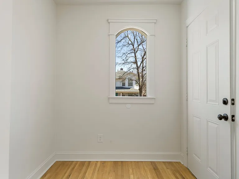 1340 S Florence Ave E — Photo 2