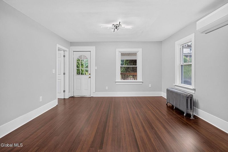 3rd image of 2839 Broadway