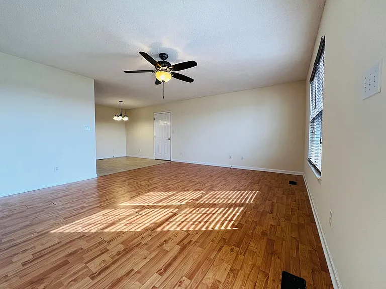 2050 Rocketts Way — Photo 2