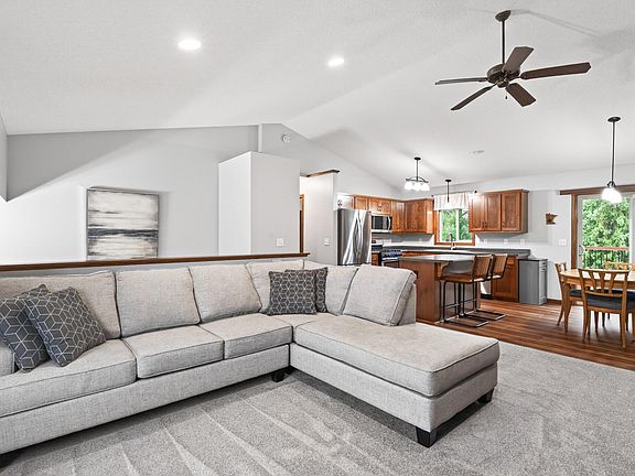 4th image of 8537 Eisele Ave NE