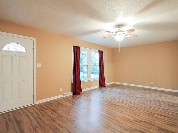 3rd image of 211 Maplewood Dr