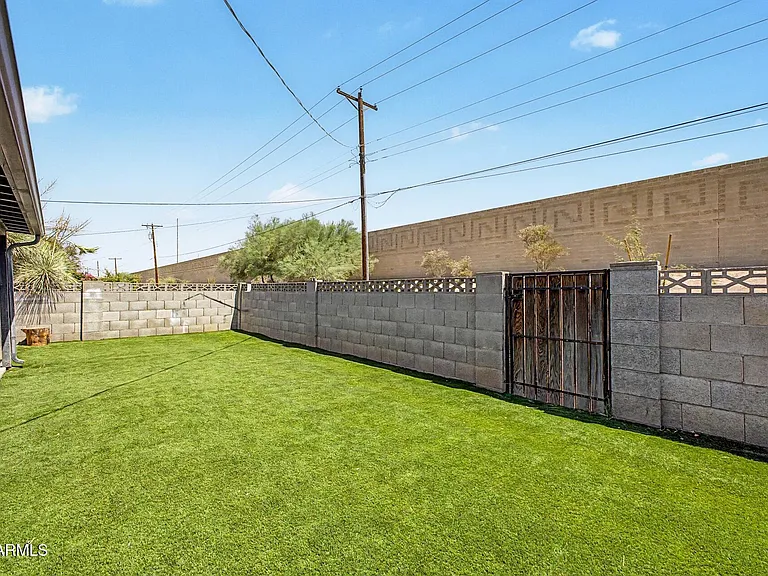 1243 E Riviera Dr — Photo 22