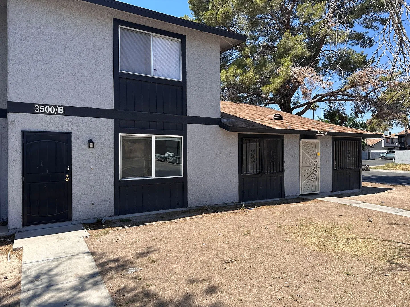 2 Bed 2 Bath Townhome Near The I-15 And Cheyenne — Photo 1