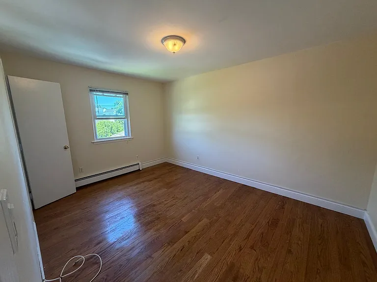 557B Plainview Rd — Photo 6