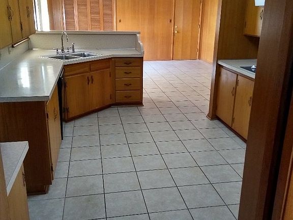 4th image of 700 E Overbrook Ave