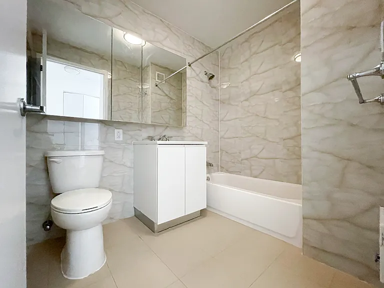 310 E 2nd St #PHH — Photo 14