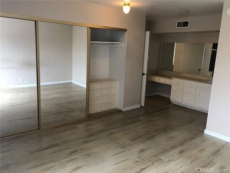 400 N Acacia Ave #D29 — Photo 2