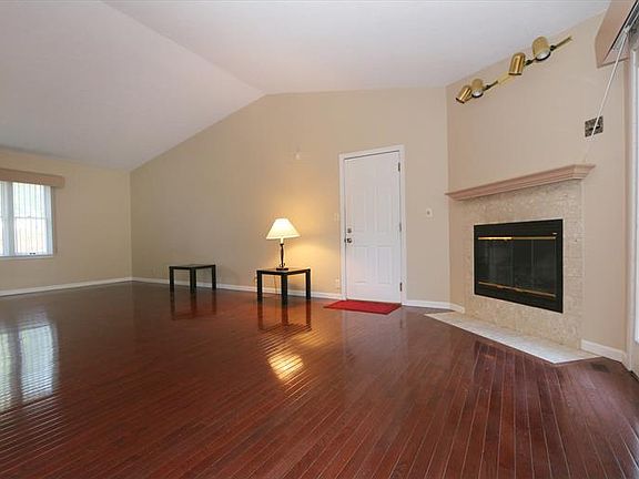 5th image of 8014 Castle Rock Ln