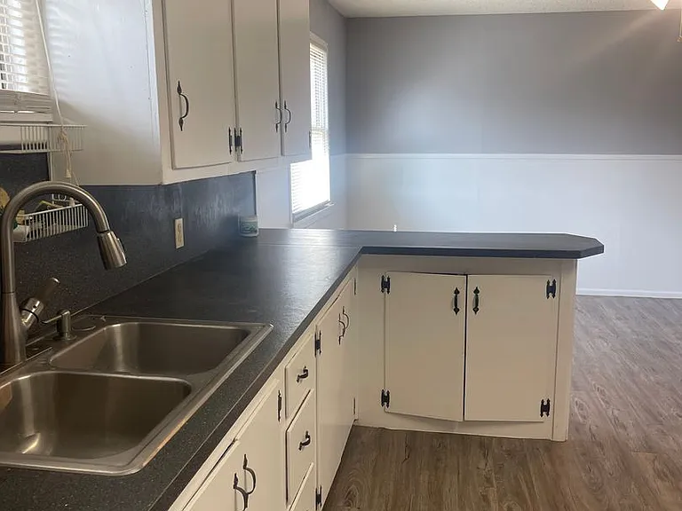 4601 Fordham St — Photo 8