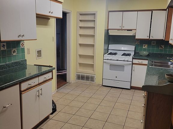 3rd image of 4302 HALL PARK DR