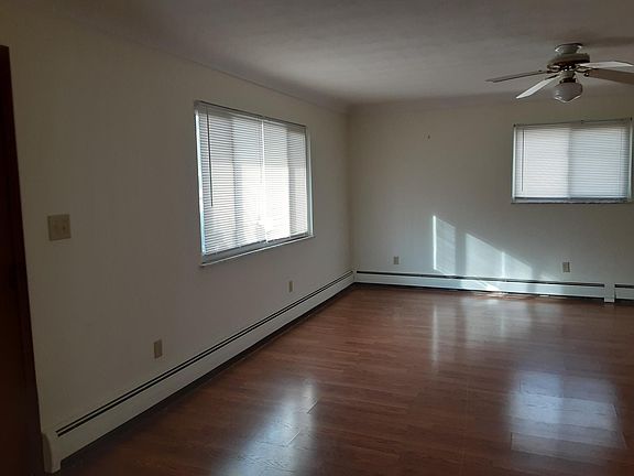 4th image of 812 N Summit St