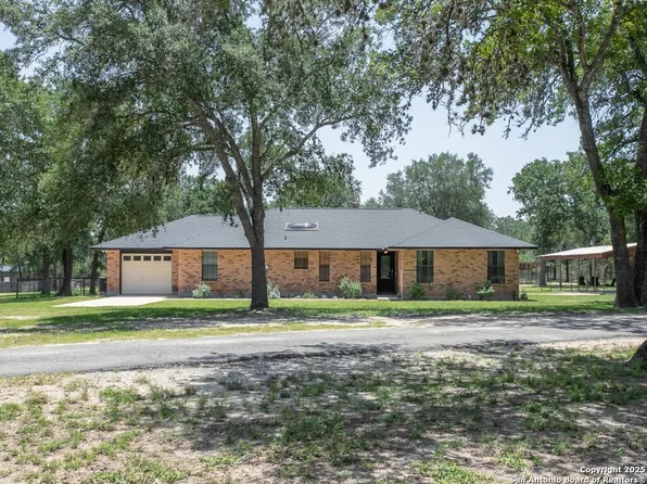 255 Blackjack, La Vernia, TX 78121