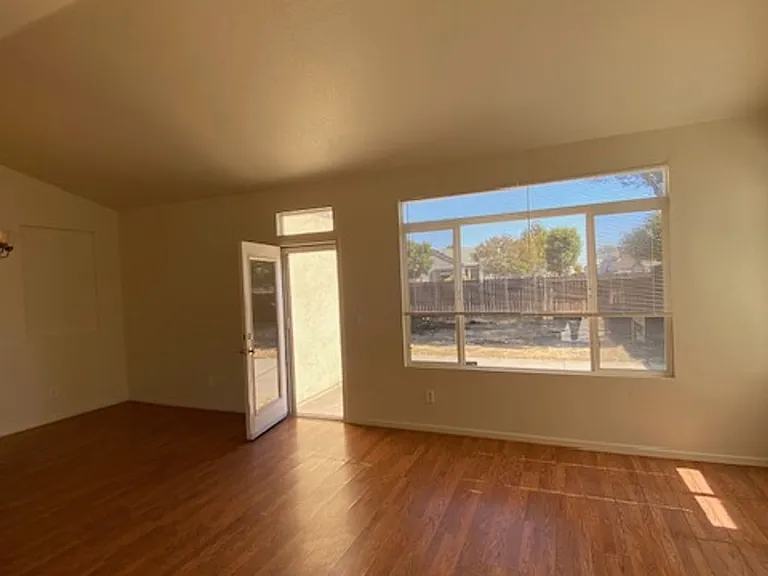 566 Stewart Way — Photo 8