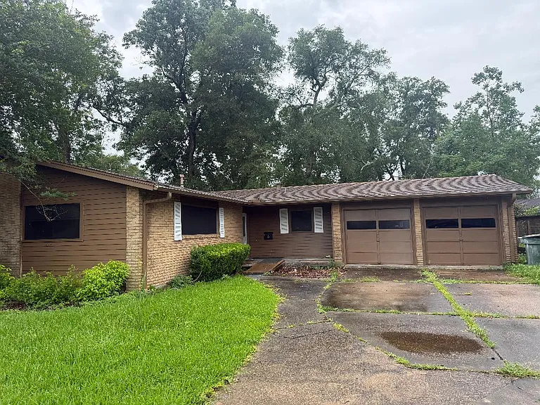 6345 Tulip Dr — Photo 1
