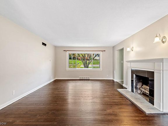 4th image of 483 Kathleen St