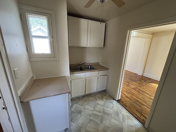2nd image of 1214 W Ave S