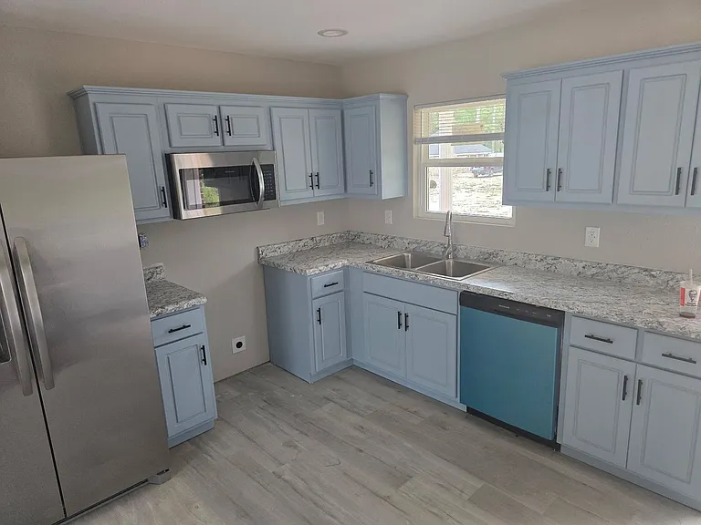 111 Holly Hill Dr — Photo 2