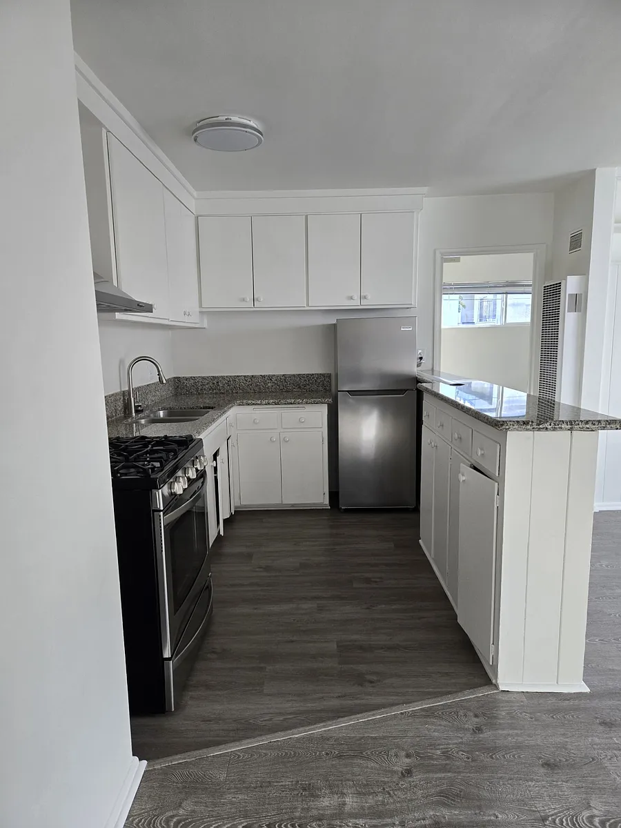 Building Photo - 821 9th St #10
