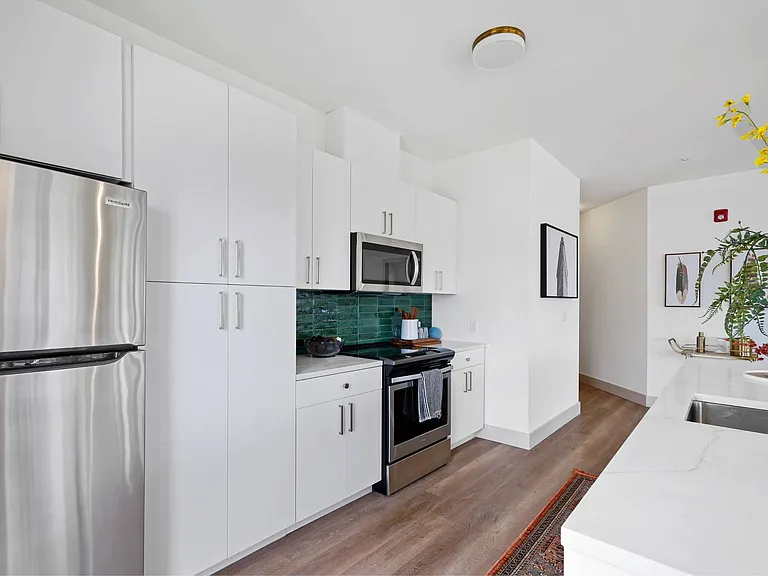 Emerson — Photo 25