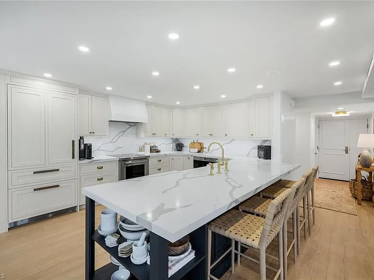 4041 Gulf Shore Blvd N #109 — Photo 8