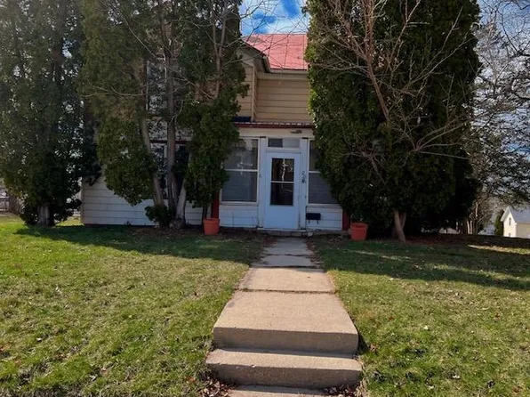 206 Valley St, Horicon, WI 53032