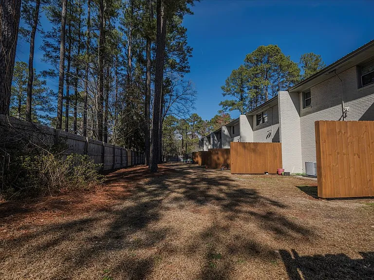 230 W Manchester Rd — Photo 28