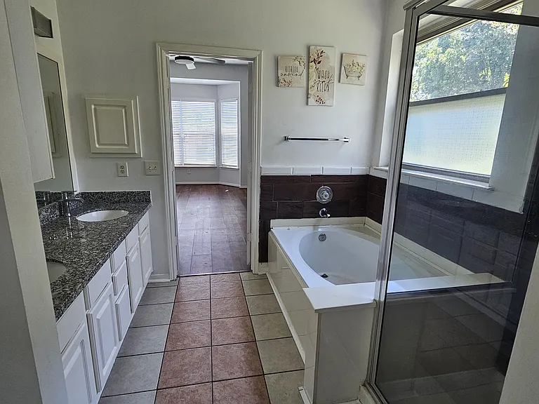 12310 Robin Meadow Cir — Photo 15