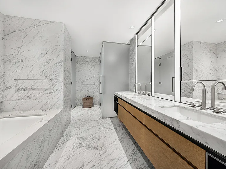555 W 22nd St #5FW — Photo 8