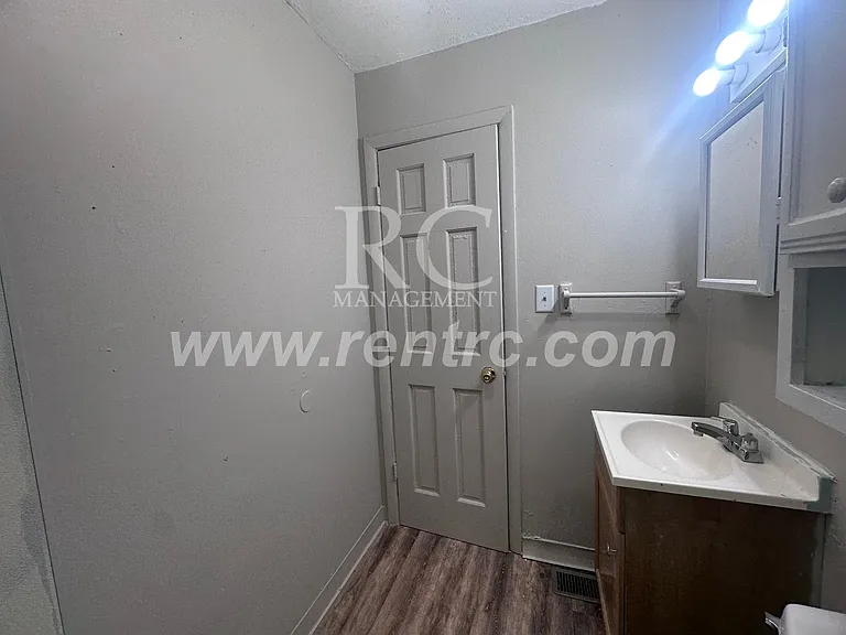 1213 Giddings St — Photo 5