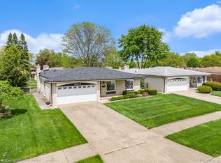 2915 Belcher Dr, Sterling Heights, MI 48310