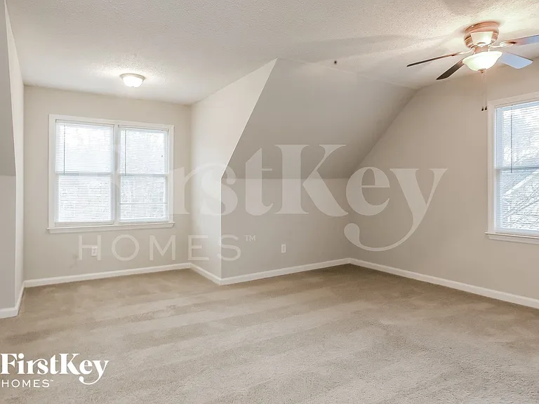 5300 Oglethorpe Ct — Photo 14