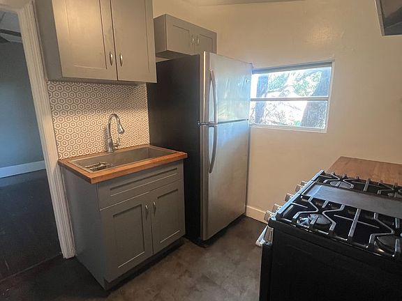 4th image of 819 6th St N APT 4