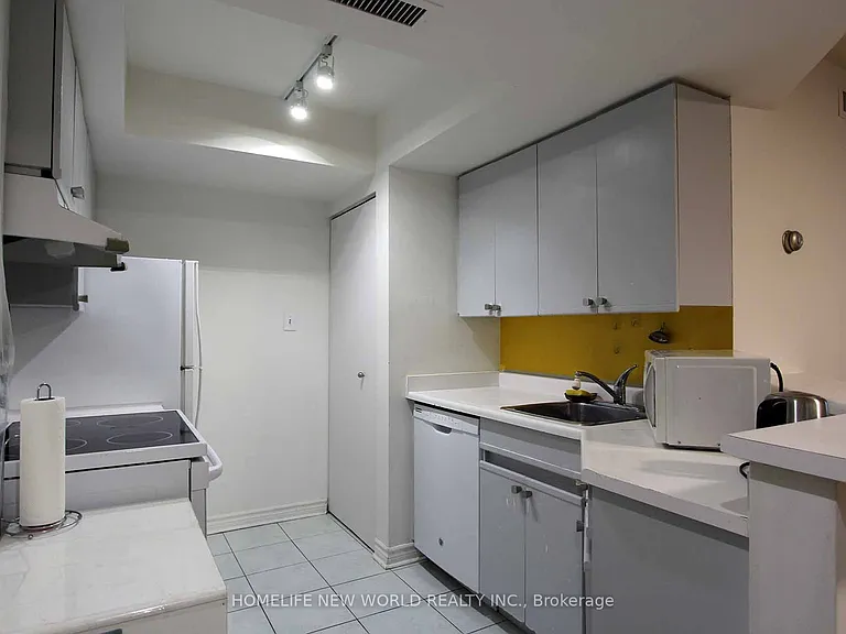 1001 Bay St #2012 — Photo 6
