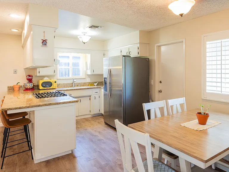 2533 S Dollner St — Photo 7